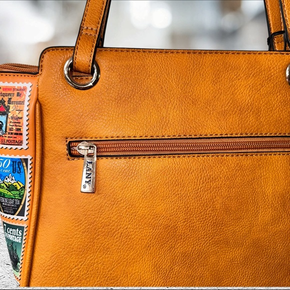 🎉HostPick🎉 Betty Boop LANY Shoulder Bag NWT - RARE, unique postage stamp design - Picture 3 of 16